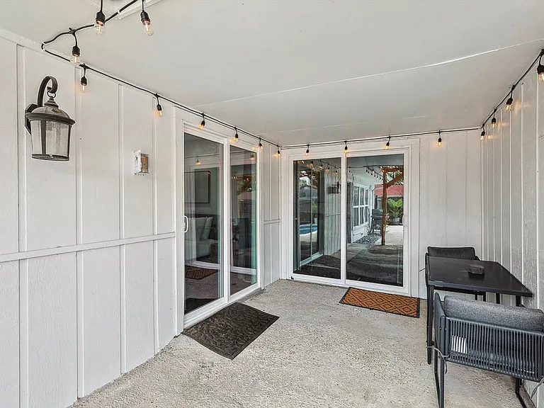 1012 Cloverdale Ln — Photo 35