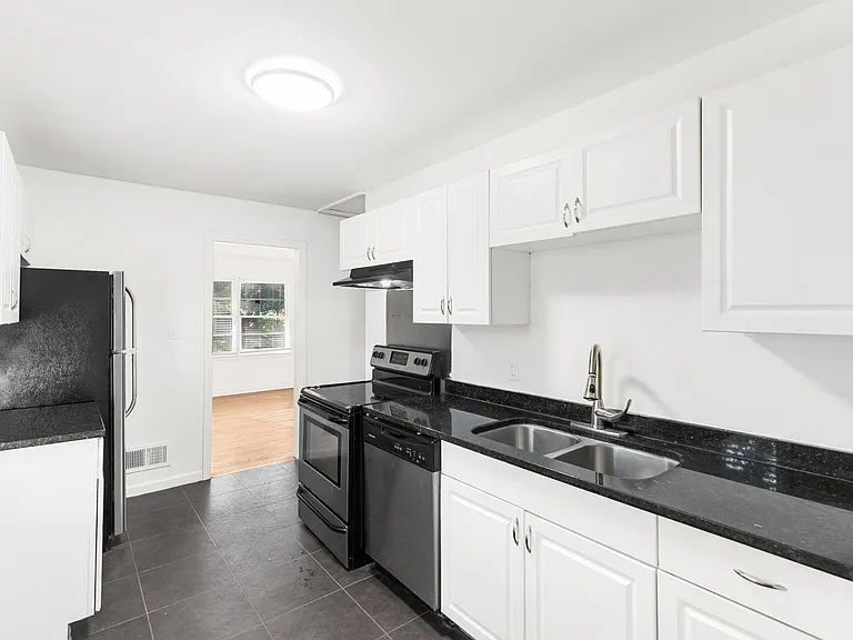 Cahaba Park Apartments — Photo 14