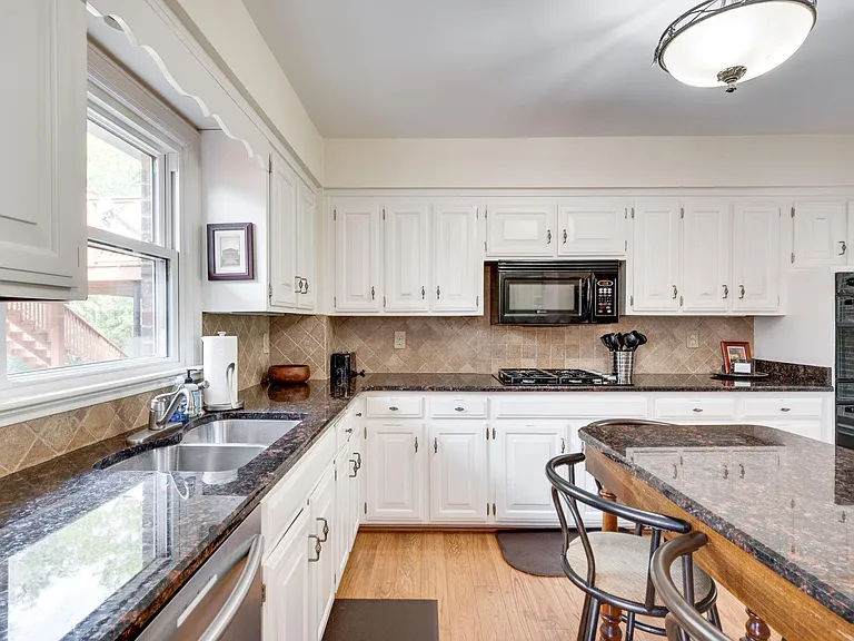 4625 Mountain View Dr — Photo 21