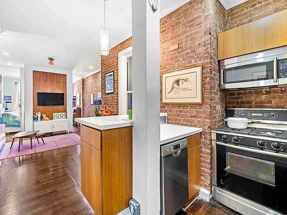 4th image of 330 W 17th St APT 3