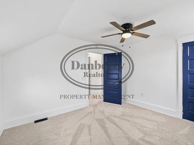 260 E 6th St — Photo 9