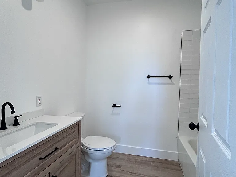 1231 Merchant St #2 — Photo 5