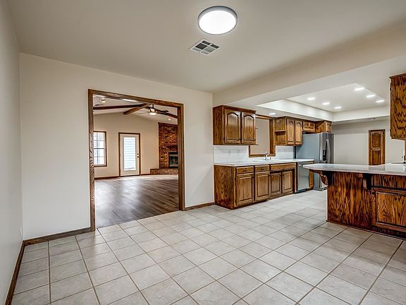 5th image of 1006 Kaw St