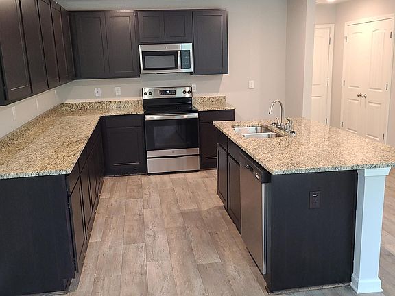 5th image of 203 S Goodall Dr