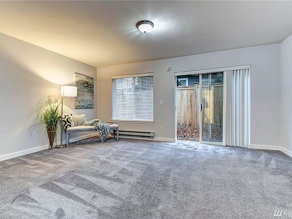 3rd image of 12549 Roosevelt Way NE APT 7