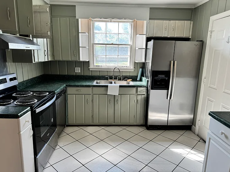 446 Capri Dr — Photo 7