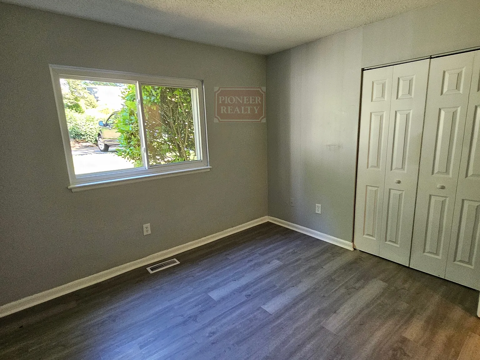 1827 Ivystone Dr - 1 — Photo 4