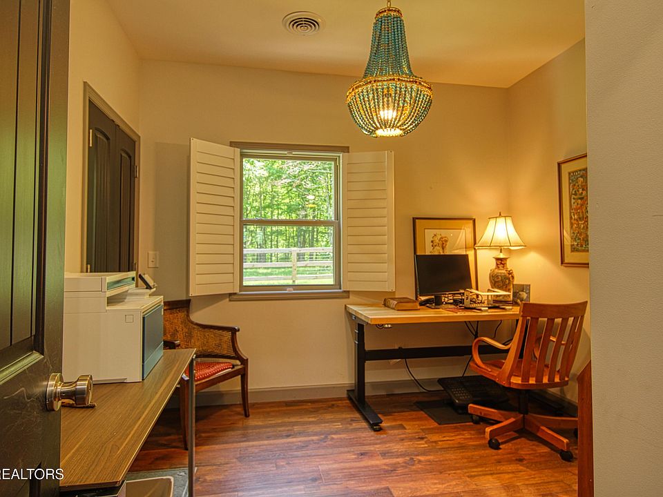 19th image of 279 Crouch Branch Ln