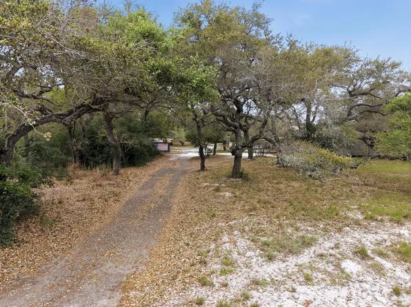 2002 Myrtle St, Rockport, TX 78382