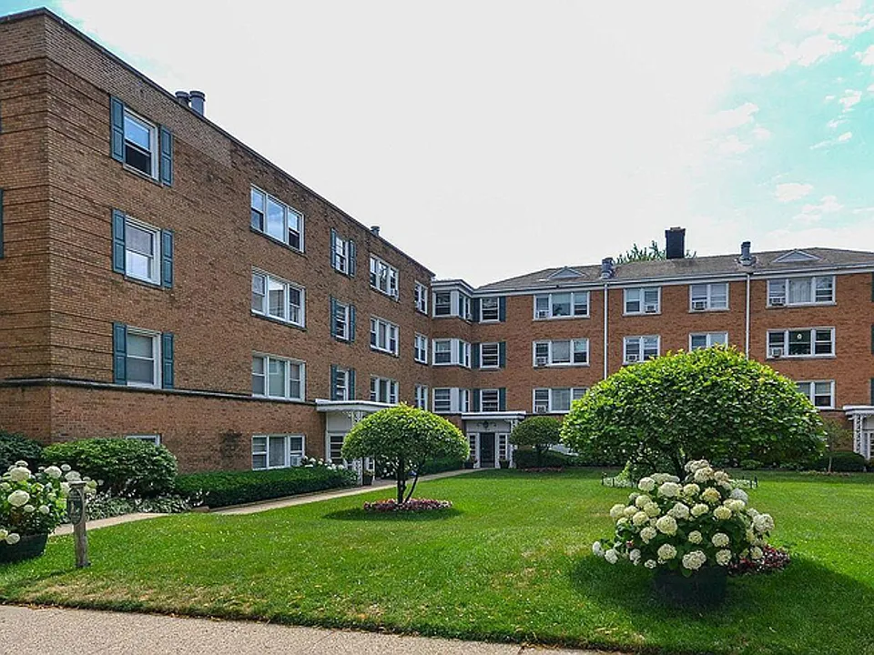 520 Michigan Ave #1W