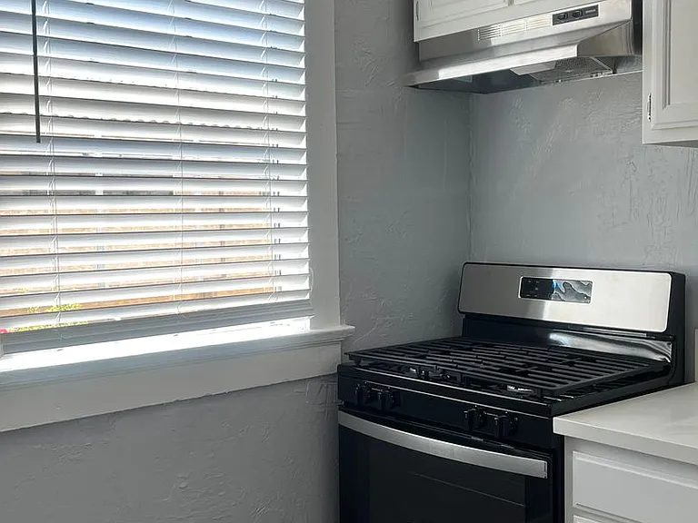 131 N Alvarado St — Photo 6