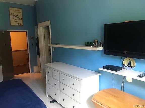 3rd image of 140 W 69th St APT 36B