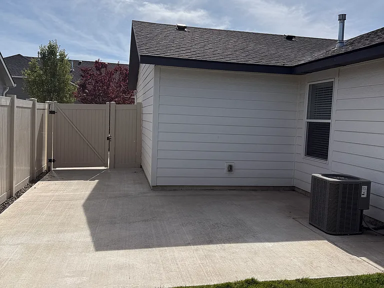 2215 N Waterbrook Pl — Photo 33
