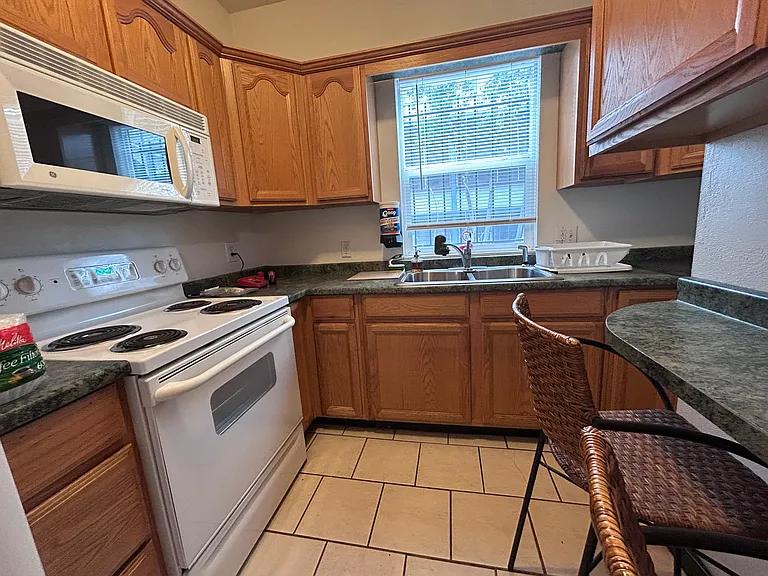 1119 N San Joaquin St — Photo 7