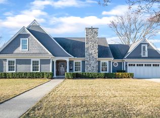 1071 N Renaud Rd, Grosse Pointe Woods, MI 48236