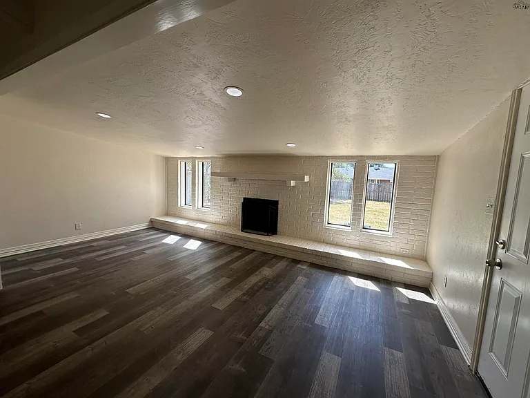 4103 Berwick Dr — Photo 10