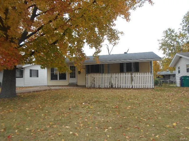 10350 Lilac Ave photo 1