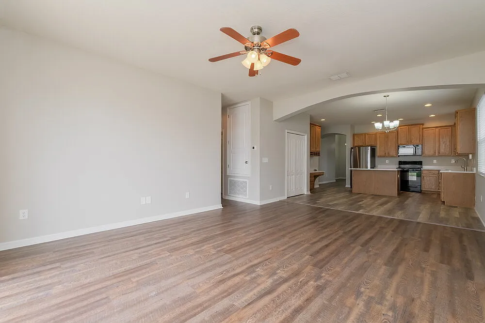 4 bed, 2.0 bath, 2396 sqft, $3,180 — Photo 4