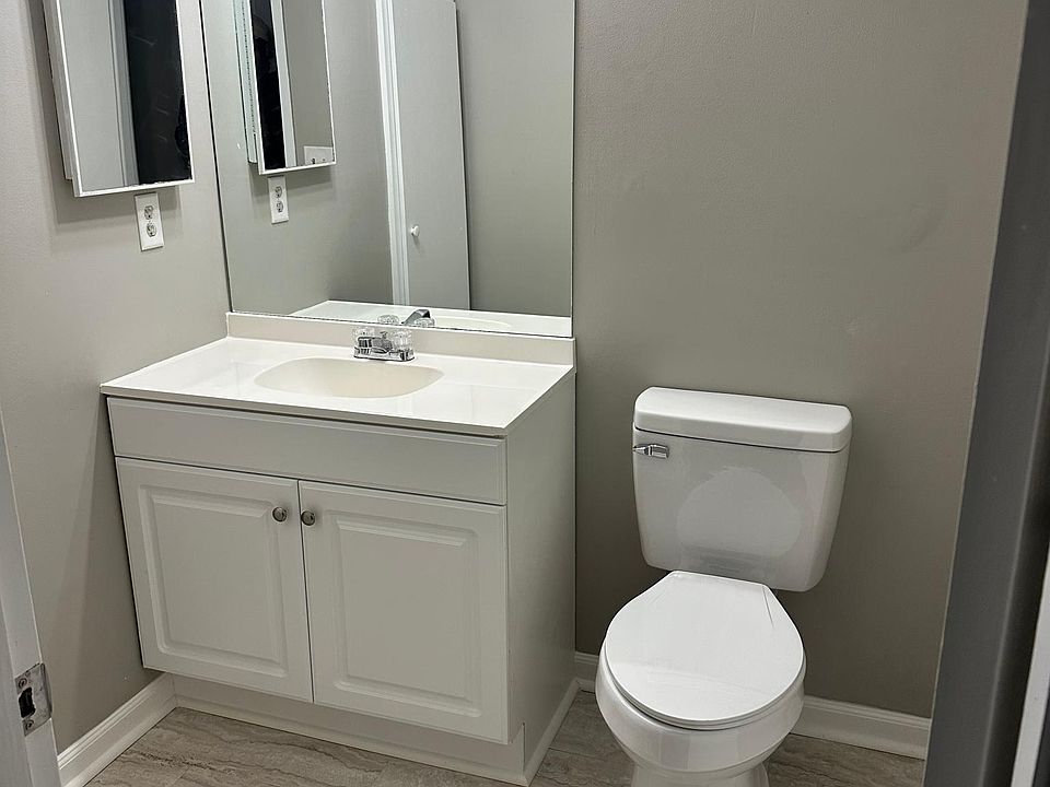 1st image of 100A Westcliff Cir #A