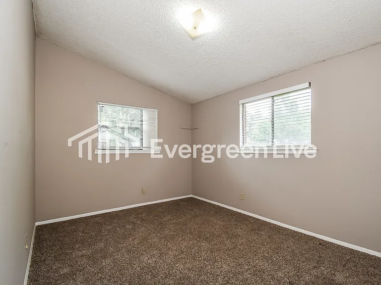 8256 Southaven Cir W — Photo 11