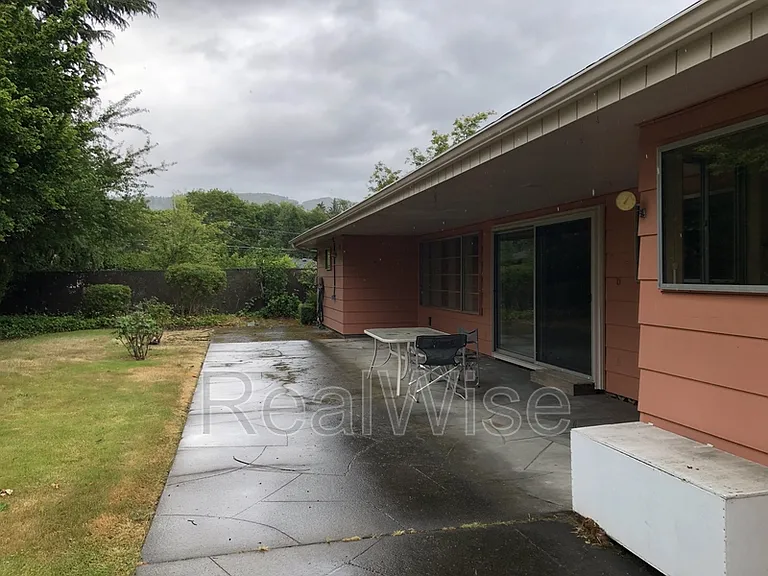 710 NW Midland Ave — Photo 55