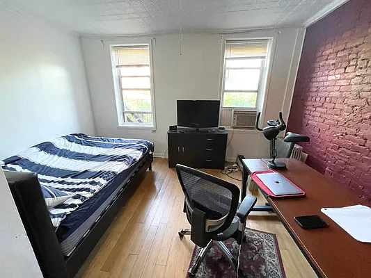 Rented by Delmark Realty LLC | media 14