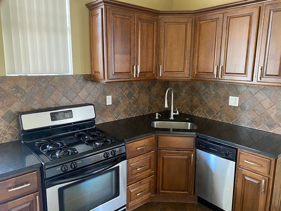 1st image of 4924 N Kedzie Ave APT 3E