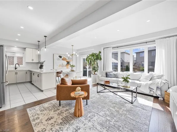 209 Echovalley Dr, Hamilton, ON L8J 0H1