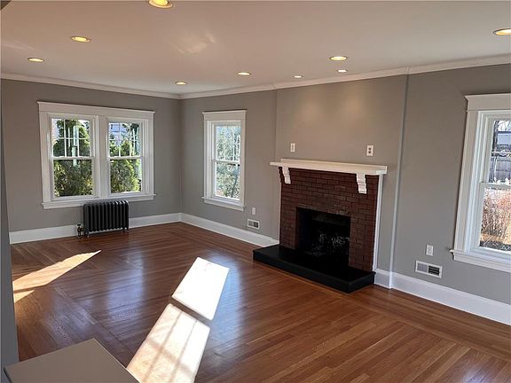 4th image of 1009 Smithfield Ave