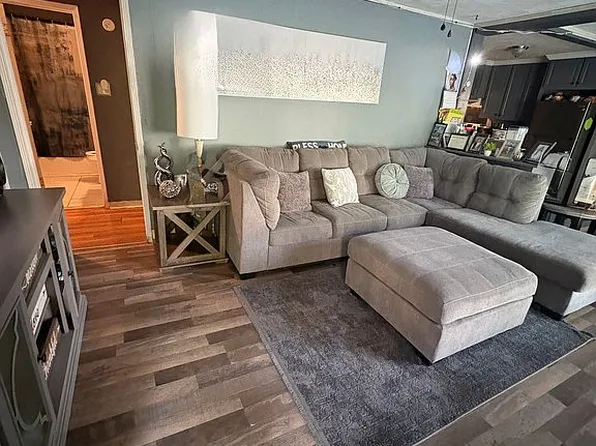3165 Oak Forest Dr, Jackson, MS 39212