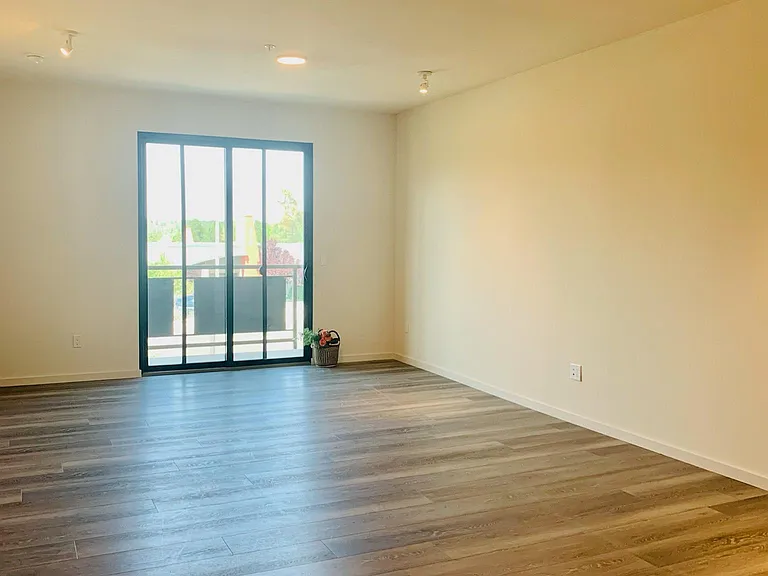 557 Oppenheimer Dr #304 — Photo 3