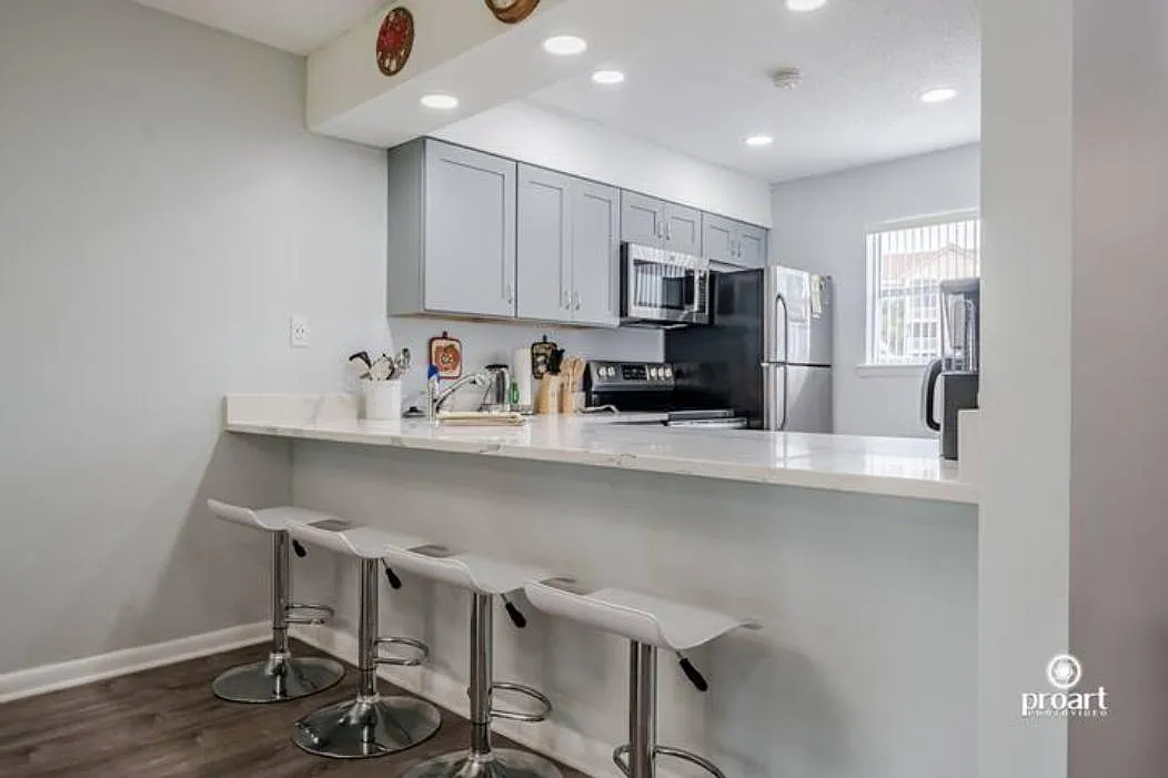 2 bed, 1228 sqft, $2,200 — Photo 4