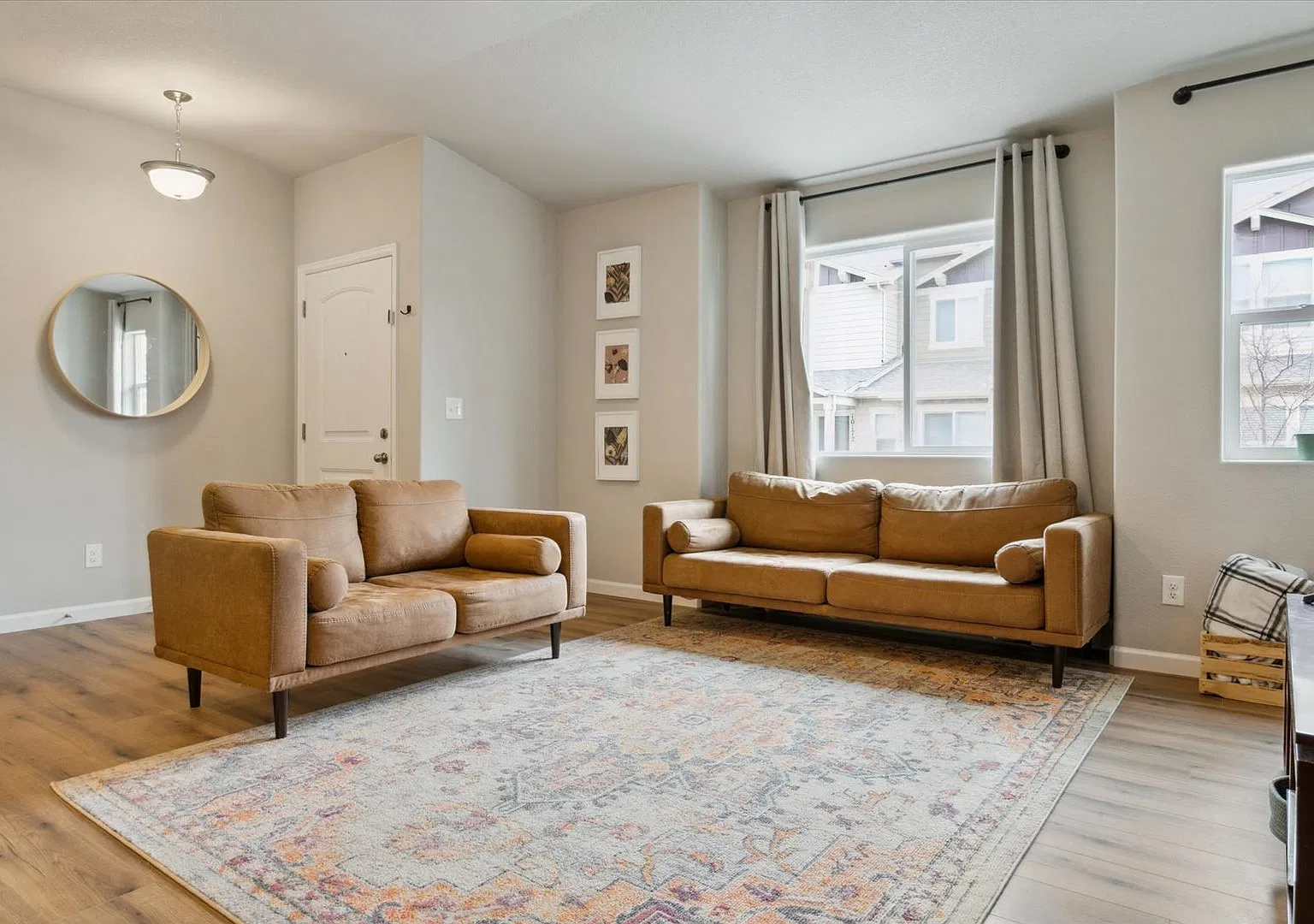 Charming Townhome in East Widefield! — Photo 4