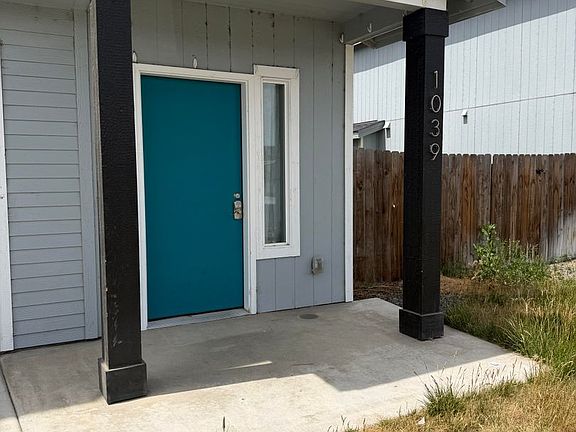 2nd image of 1039 NE Emerald Dr