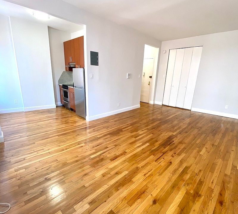 1st image of 882 Lexington Ave #2