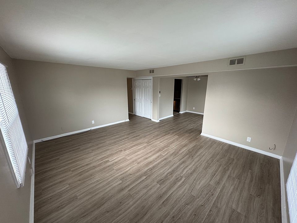 1st image of 44 Charleston Sq #44