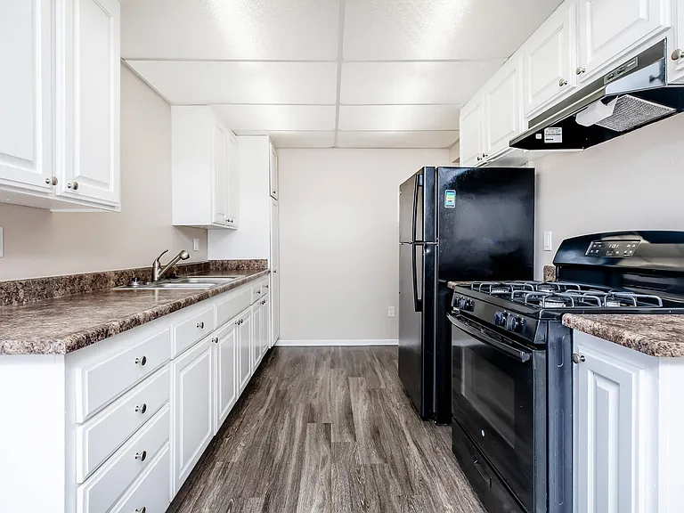 Huntington Highlander Apartment Homes — Photo 23