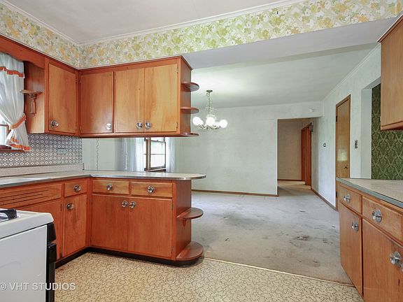 4th image of 6420 W 93rd St