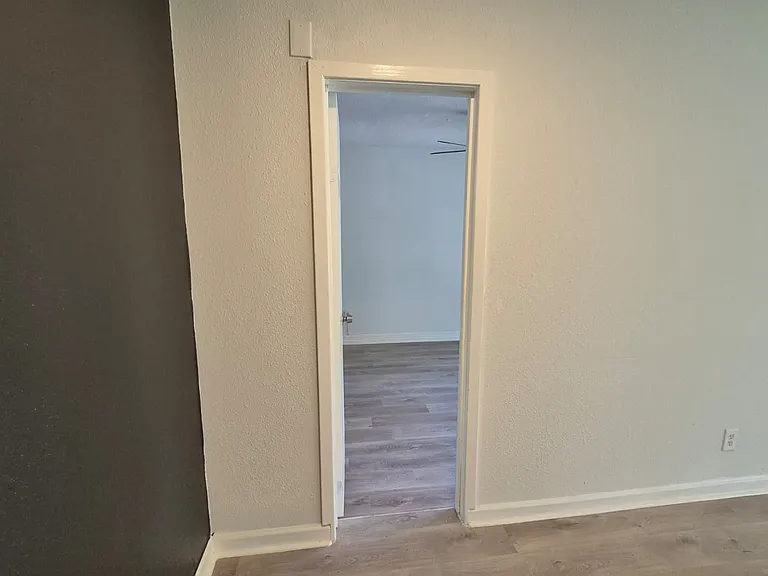 10221 Bretton Dr — Photo 13