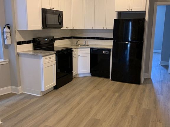 3rd image of 1831 W Erie Ave #4