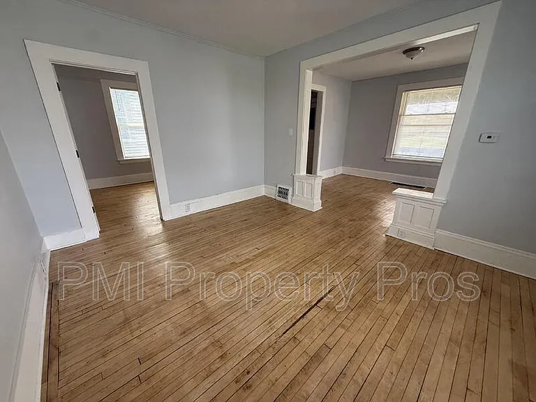 3109 W Walnut St — Photo 5