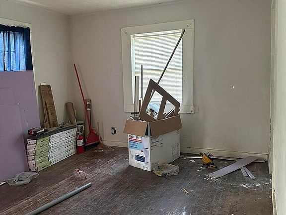 4th image of 2932 Greenwood Ave