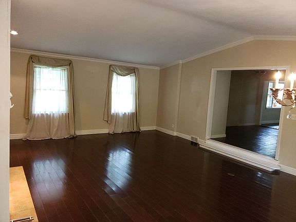 5th image of 526 Forest Dr
