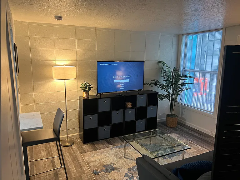 Remodeled, Top End UNM Area Studio Apts. in Great Community — Photo 17