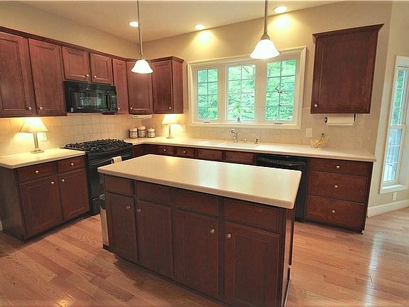 2nd image of 54 Woodgreen Dr