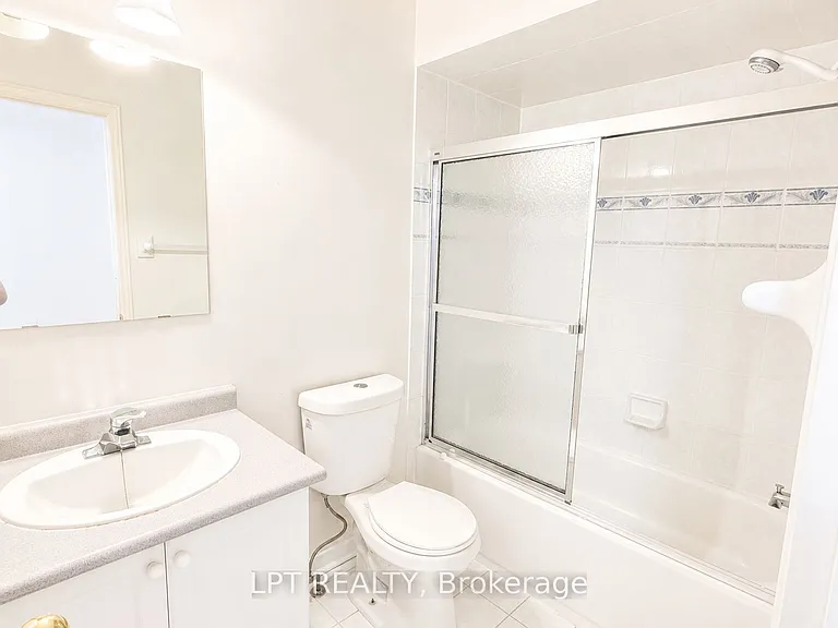 135 Warren Bradley St #MAIN 2ND FLOOR — Photo 11