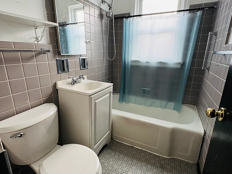 2626 W Balmoral Ave #201 — Photo 9