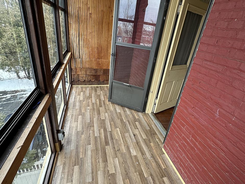 1st image of 911 E King St #11149595
