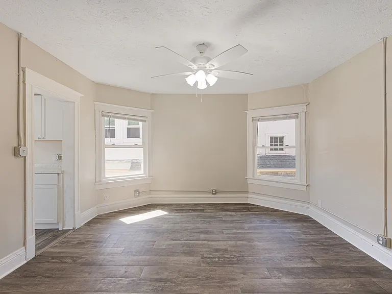 117 S 38th St #3 — Photo 2