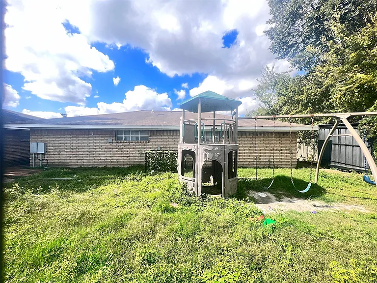 5602 Hirsch Rd — Photo 11